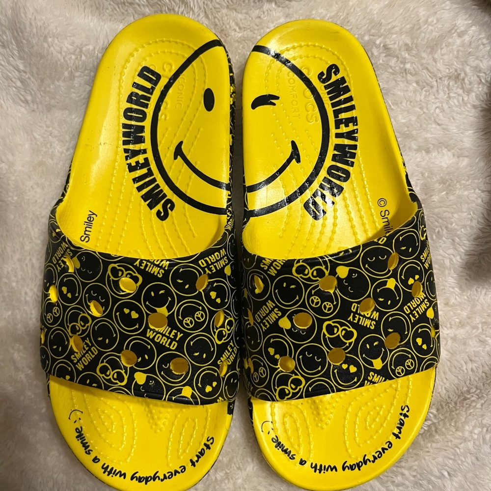Smiley world crocs